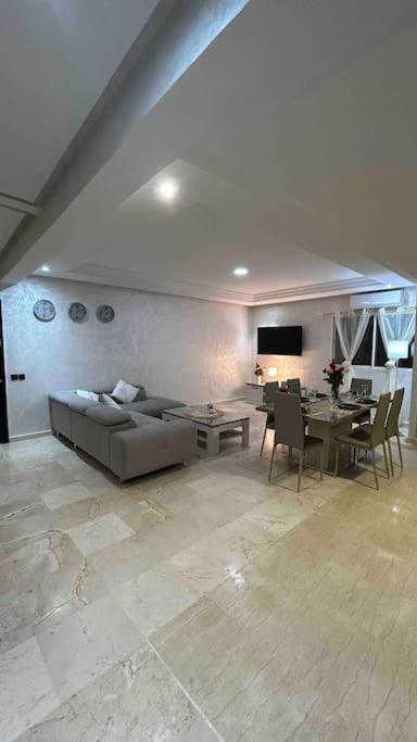 Appartement Haut Standing 3 Chambres Avec Terasse Quartier Gueliz Hivernage A Marrakech I19 Marrakesh Exterior foto